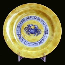 Late Ming Jiajing mottled yellow ground, blue and white, crab centre for Japanese market - courtesy R&G McPherson Antiques